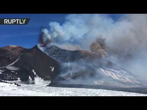 شاهد لحظة ثوران بركان إتنا