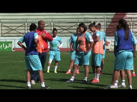 شاهد لاعبات كرة قدم جزائريات في مواجهة الزواج