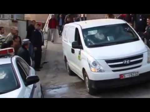 أردني يقذف جثمان الريشاوي بالحذاء
