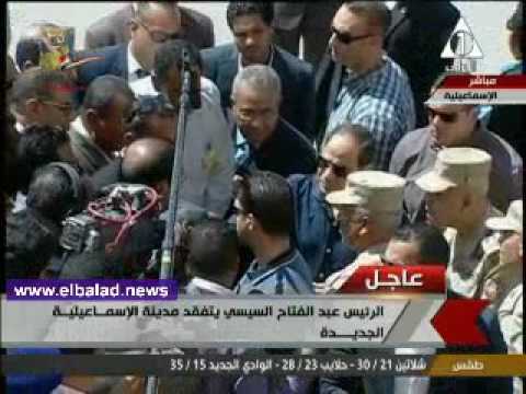 شاهد السيسي يبعد كاميرا التلفزيون المصري