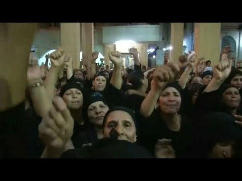 الأقباط يشيعون ضحايا حادث المنيا الإرهابي
