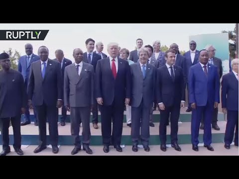 ترامب يحجب الرؤيا عن ميركل ويتجاهلها في صورة جماعية