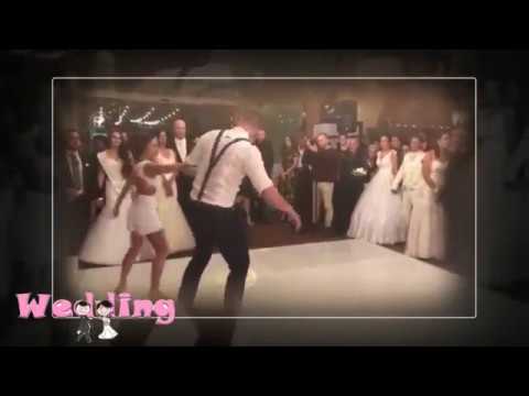 عروس تنزع فستانها وتخطف الأضواء برقصة مذهلة