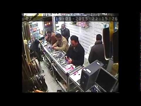 مغربي يسرق لاب توب على الهواء مباشرة