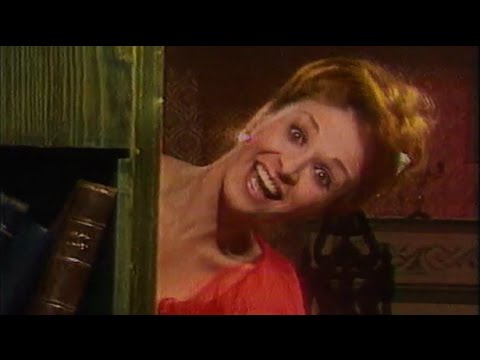 الفنانة نيللي ولغز عروستي