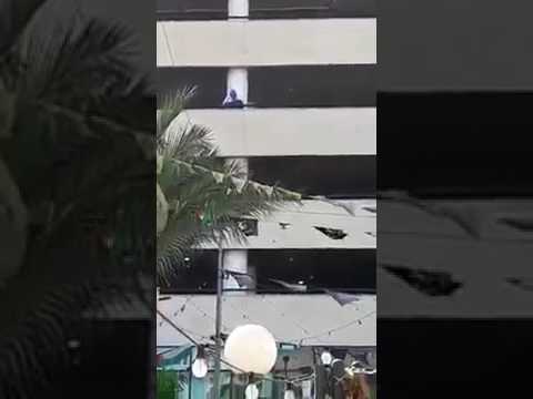 إنقاذ ناجح لفتاة لحظة محاولتها الانتحار