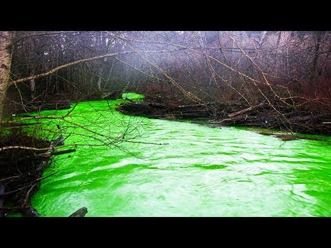 اكتشف عجائب ألوان المياه الخلابة عبر العالم