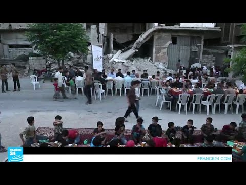 شاهد موائد إفطار جماعي وسط الدمار في مدينة دوما المحاصرة قرب دمشق