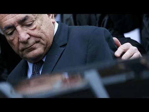 دومينيك سَتْرَاوْسْ كَانْ يُسأل عن تفاصيل حياته الجنسية