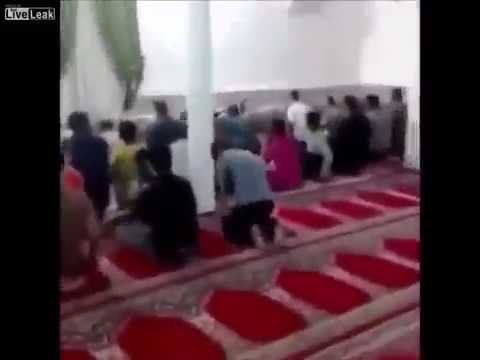 بالفيديو معزة تقتحم مسجدًا وتثير الفوضى بين المصلين