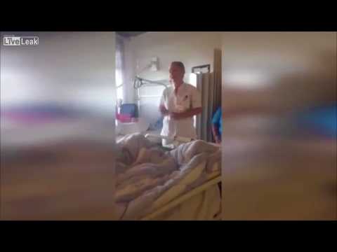 شاهد ممرضة تغني لمريضتها في عيد ميلادها بصوت مدهش