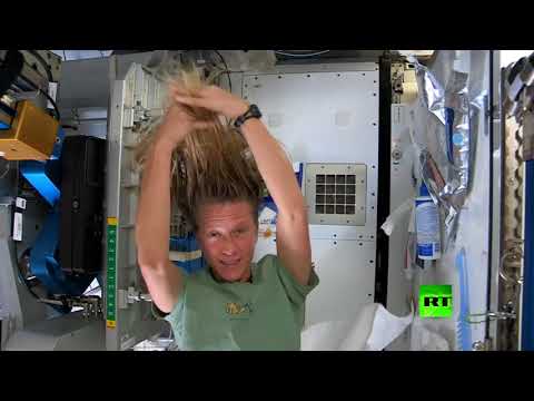بالفيديو رائدة فضاء أميركية تبتكر طريقة لغسل شعرها في انعدام الجاذبية