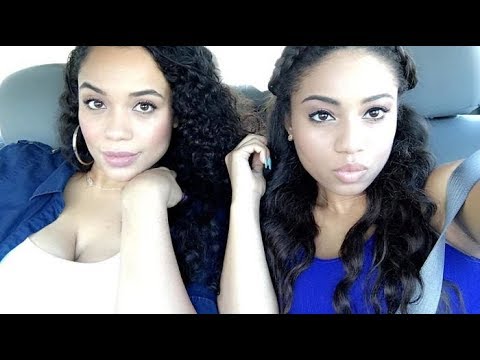 صور مذهلة لفتيات وأمهاتهم يصع التفرقة فيما بينهم