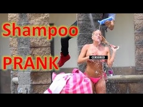رد فعل الفتيات على مقلب الشامبو أثناء الاستحمام