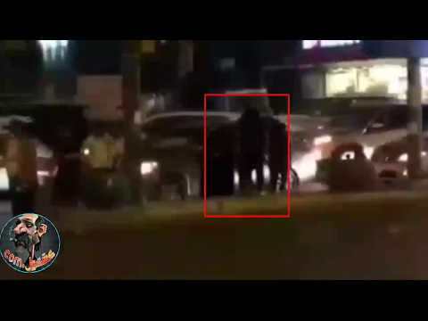 شاهد ماذا فعلت فتاة مع مجموعة شباب حاولوا التحرش بها