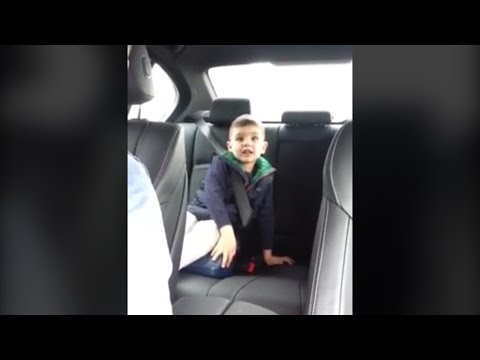 أب يهدد طفله بإرساله إلى الفضاء