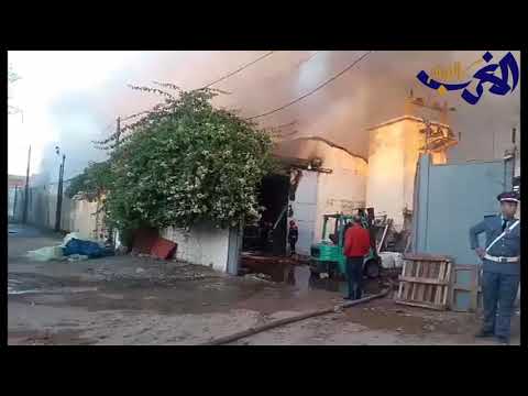 شاهد النيران تلتهم معملًا للملابس في الهراويين في الدار البيضاء