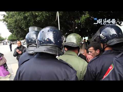 مكفوفون يُنظمون وقفة احتجاجيَّة ويقطعون الطريق في المغرب