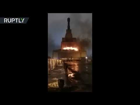 شاهد حريق يلتهم 100 متر مربع من فيدنخا في موسكو