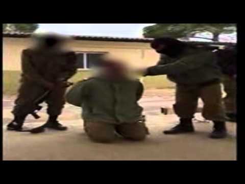 جنود إسرائيليون يقلدون مشاهد ذبح داعش