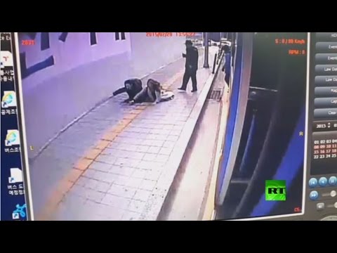 حفرة تبتلع المواطنين فى كوريا الجنوبية