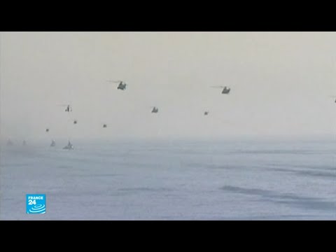 شاهد مناورات عسكرية إيرانية في مضيق هرمز