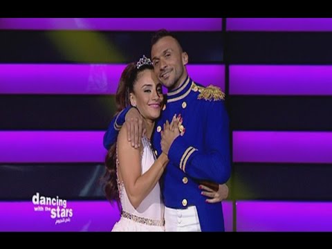 إبراهيم سعيد يؤدي رقصات في لبنان