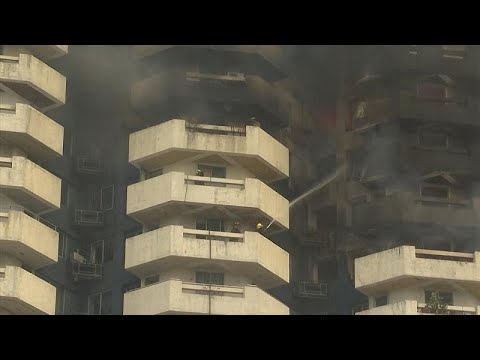 محاولات إخماد حريق ضخم في الفلبين