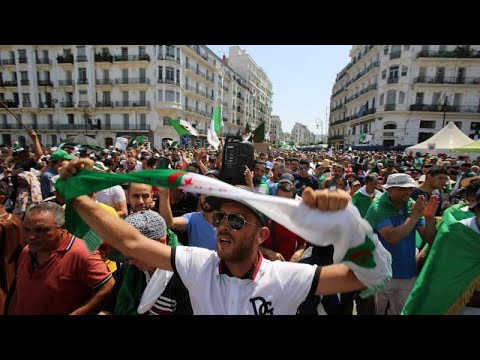 مسيرة احتجاجية في الجزائر للمطالبة بتنحي الفريق أحمد قايد صالح