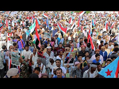عشرات الآلاف ينظمون مسيرة في عدن لدعم الانفصاليين الجنوبيين