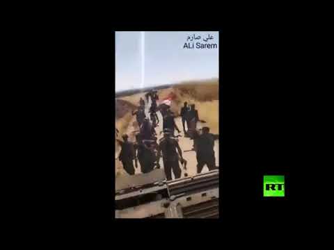 لحظة مرور رتل تابع للجيش السوري بجانب نقطة المراقبة التركية في ريف حماة الشمالي