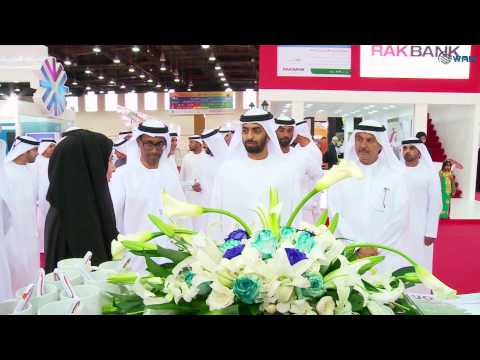 القاسمي يفتتح معرض رأس الخيمة للتعليم والتدريب