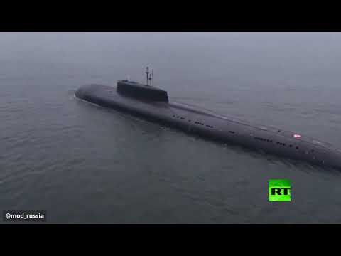 شاهد غواصة نووية روسية تدمر هدفًا على بعد 350 كيلومترًا
