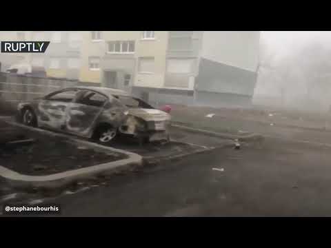 شاهد هدية رأس السنة بإحراق جماعي عشوائي للسيارات في باريس