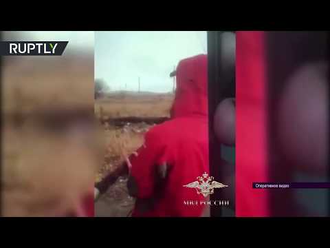 شاهد استخدام بندقية يدوية الصنع لـرمي مخدرات إلى سجناء معتقل روسي