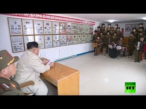 شاهد كيم جونغ أون يستمتع بأداء فرقة عسكرية نسائية