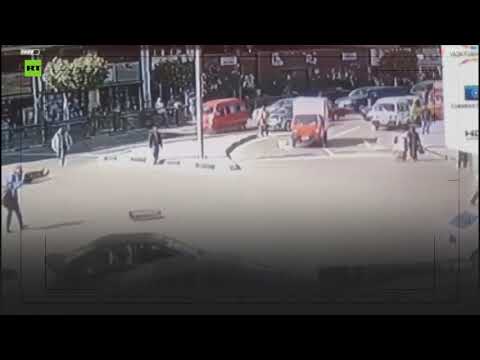 شاهد سائق متهور يدهس ضابطًا والشرطة تطارده وسط القاهرة