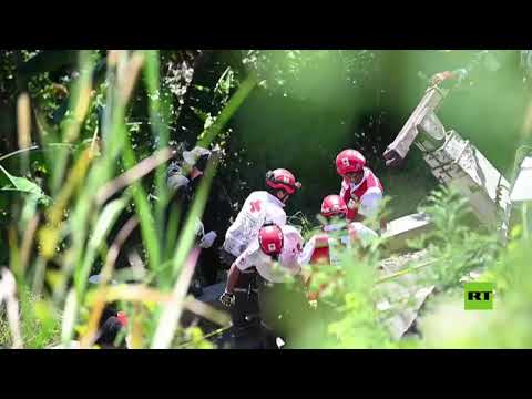 شاهدقتلى وجرحى جراء سقوط حافلة في واد جنوب شرق السلفادور