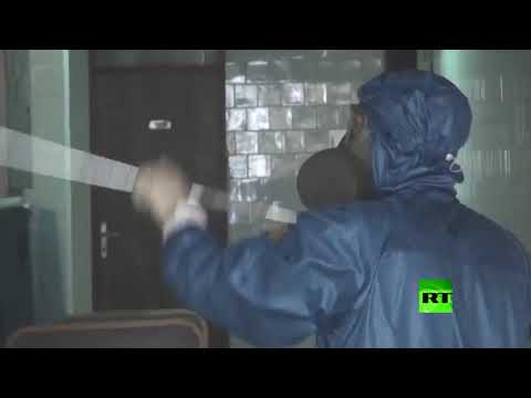 شاهد خبراء عسكريون روس يعقمون مركزا طبيا في نيش الصربية