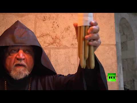 شاهد لحظة انبثاق النور المقدس في كنيسة القيامة وهي خالية من المصلين