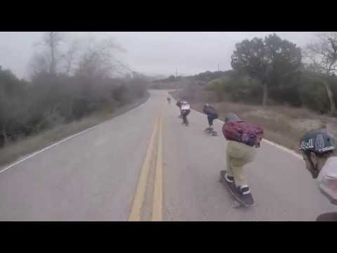 سقوط مجموعة من المتزحلقين