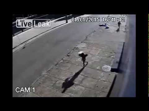 فيديو إضرام النيران في مجموعة من المشردين