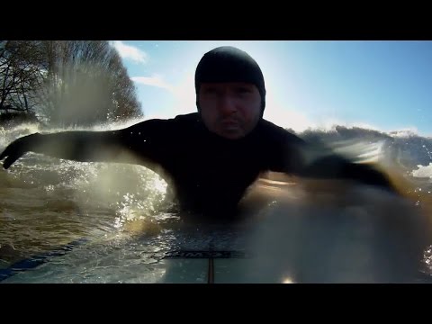 إنجليز يحصلون على أكبر موجة نهرية منذ 20 عامًا