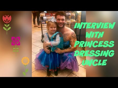 رجل يرتدى فستان سندريلا لتهدئة بنت أخيه