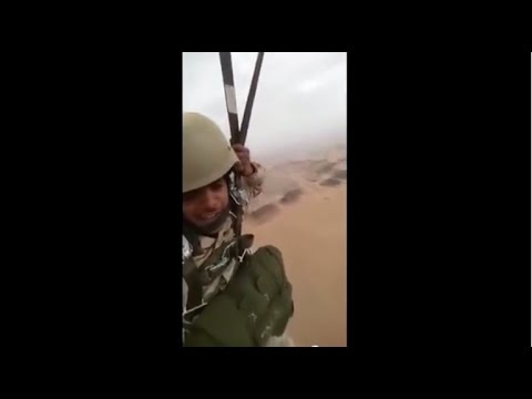 شاهد جندي مظلات يشعل مواقع التواصل بمقطع ساخر