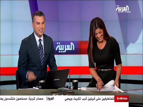 فيديو مذيعة تتعرض لموقف محرج على الهواء