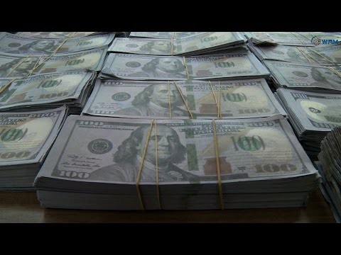 شاهد إفشال مخطط لترويج دولارات مزيفة