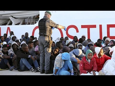 إلقاء القبض على 10 بحارة في إيطاليا
