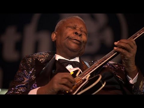 بي بي كينغ يتلقى الرعاية الصحية في منزله