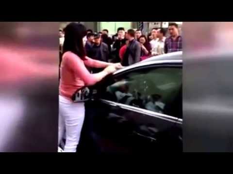 شاهد امرأة تُعاقب زوجها على الخيانة